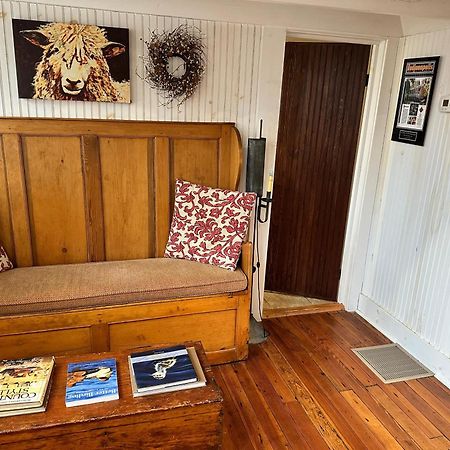 1891 Schoolhouse Inn Morgantown ภายนอก รูปภาพ